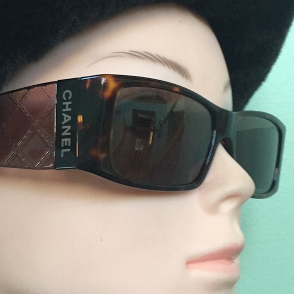 CHANEL Sunglasses - Picture 1 of 9